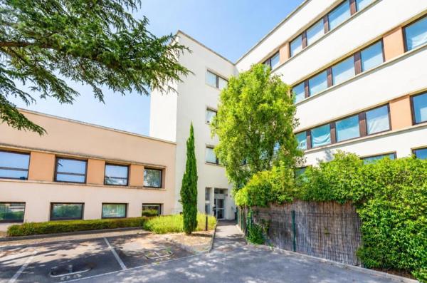Appartement
         2 pièces
        - 46 m² 228 000 € *