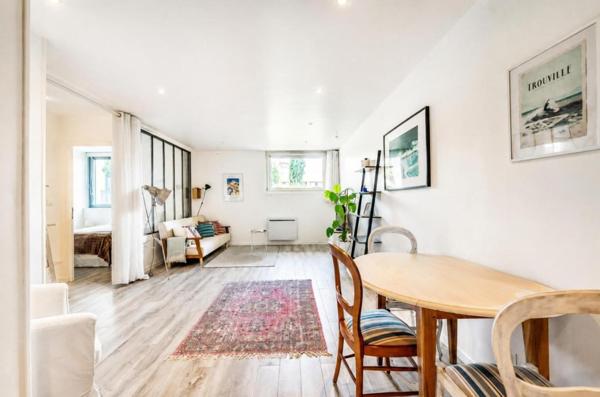 Appartement
         2 pièces
        - 46 m² 228 000 € *