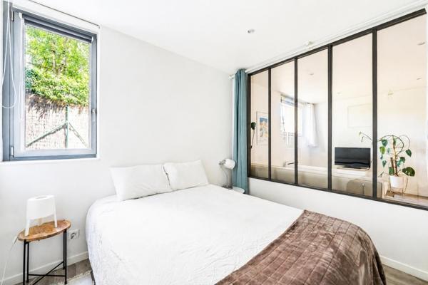 Appartement
         2 pièces
        - 46 m² 228 000 € *