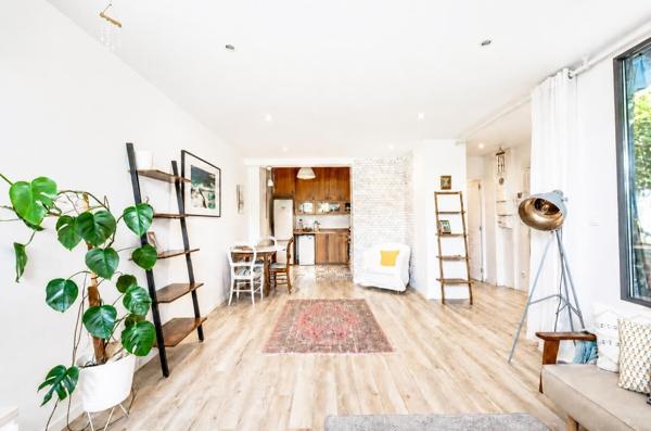 Appartement
         2 pièces
        - 46 m² 228 000 € *