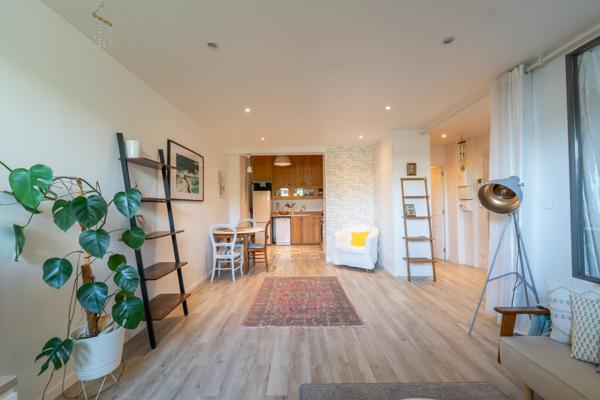 Appartement
         2 pièces
        - 46 m² 228 000 € *