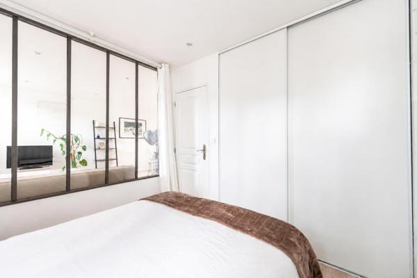 Appartement
         2 pièces
        - 46 m² 228 000 € *