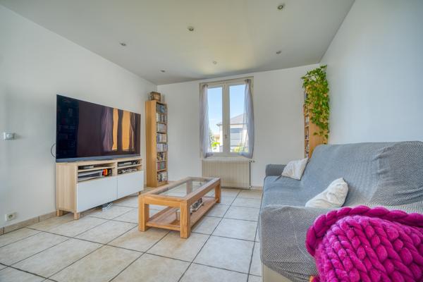 Maison
         4 pièces
        - 105 m² Exclusivité 470 000 € *