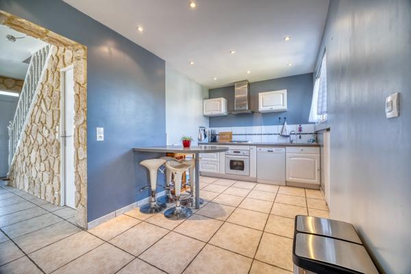 Maison
         4 pièces
        - 105 m² Exclusivité 470 000 € *