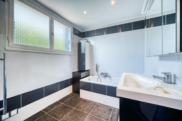 Maison
         4 pièces
        - 105 m² Exclusivité 470 000 € *