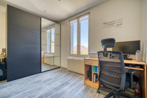 Maison
         4 pièces
        - 105 m² Exclusivité 470 000 € *