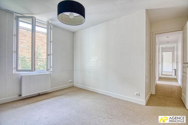 Versailles Notre-Dame Maison ancienne de 5 pièces 113 m² carrez avec jardin de 104 M² €1 200 000 ** - Référence 27822