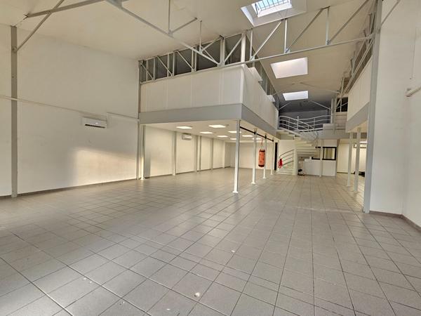 Local d'activité commercial de 360m2 à GROSLAY
