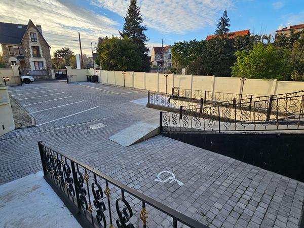 Local d'activité commercial de 360m2 à GROSLAY