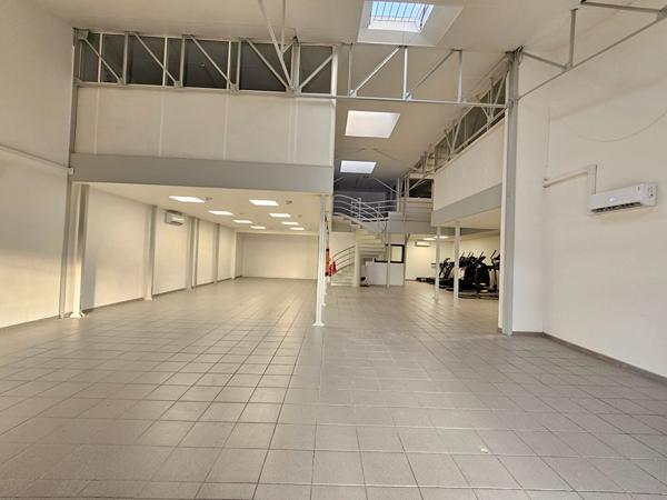 Local d'activité commercial de 360m2 à GROSLAY