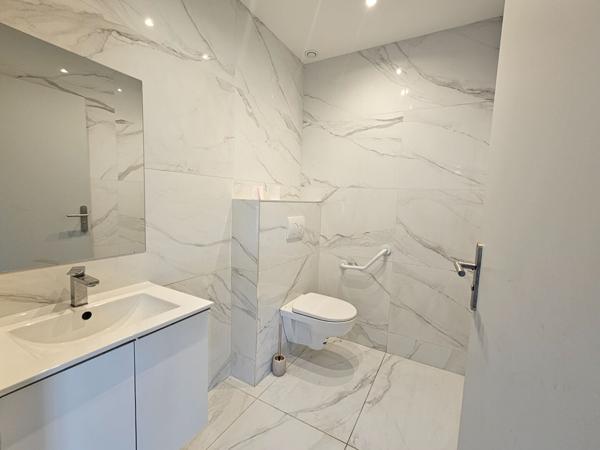 Local d'activité commercial de 360m2 à GROSLAY