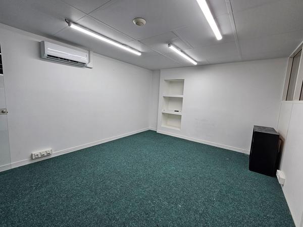 Local d'activité commercial de 360m2 à GROSLAY