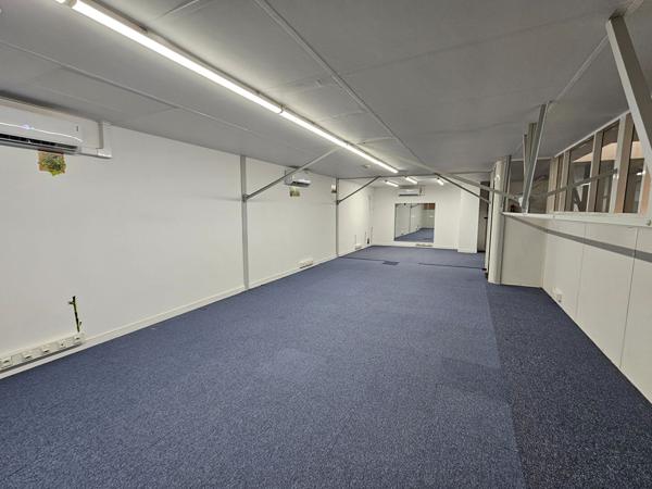 Local d'activité commercial de 360m2 à GROSLAY