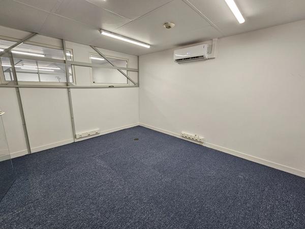 Local d'activité commercial de 360m2 à GROSLAY