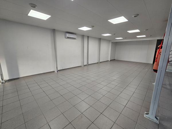 Local d'activité commercial de 360m2 à GROSLAY