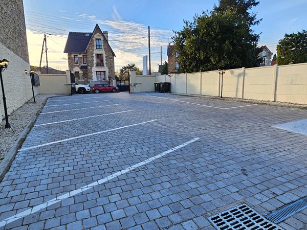 Local d'activité commercial de 360m2 à GROSLAY