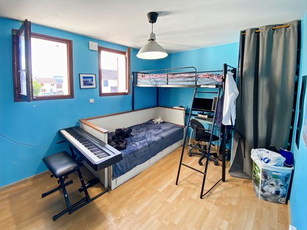 Maison Vaureal 6 pièces 90 m2 avec terrain et garage