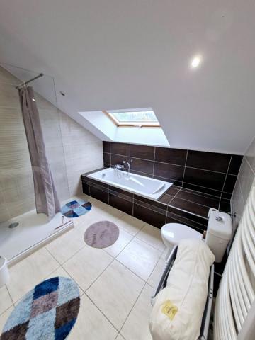 MAISON MEUBLEE A MANOM AVEC JARDIN ET GARAGE