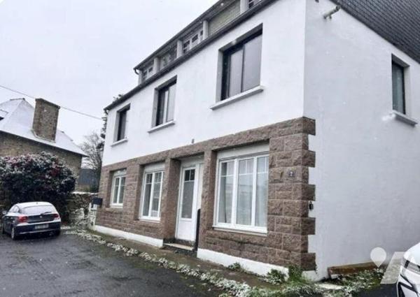 A Vendre - Perros-Guirec (22700) en Côtes-d'Armor (22), une maison d'une surface habitable de 1...