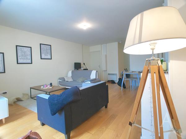 Appartement 2 pièces avec terrasse privative en centre-ville de Bourges