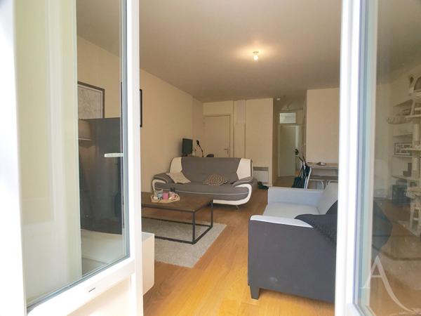Appartement 2 pièces avec terrasse privative en centre-ville de Bourges