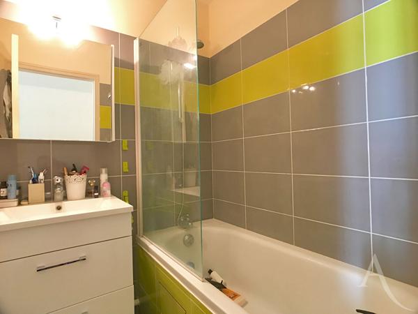 Appartement 2 pièces avec terrasse privative en centre-ville de Bourges