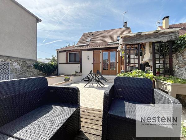 À acheter en Essonne - Maison individuelle - 3 chambres - sous-sol total - jardin - dépendance - vie de plain-pied -10 minutes à pied des commerces - 2 minutes à pied de l'école élémentaire - lycée et collège à proximité - 40 minutes de Paris en RER C.