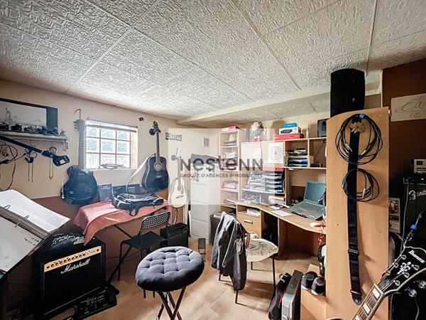 À acheter en Essonne - Maison individuelle - 3 chambres - sous-sol total - jardin - dépendance - vie de plain-pied -10 minutes à pied des commerces - 2 minutes à pied de l'école élémentaire - lycée et collège à proximité - 40 minutes de Paris en RER C.