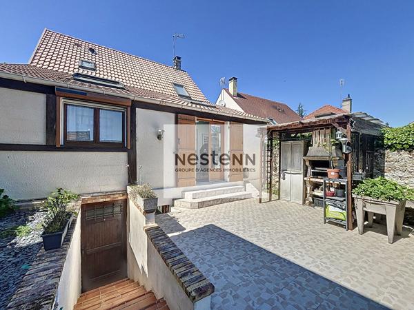 À acheter en Essonne - Maison individuelle - 3 chambres - sous-sol total - jardin - dépendance - vie de plain-pied -10 minutes à pied des commerces - 2 minutes à pied de l'école élémentaire - lycée et collège à proximité - 40 minutes de Paris en RER C.