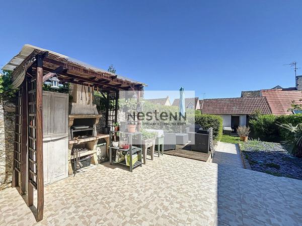 À acheter en Essonne - Maison individuelle - 3 chambres - sous-sol total - jardin - dépendance - vie de plain-pied -10 minutes à pied des commerces - 2 minutes à pied de l'école élémentaire - lycée et collège à proximité - 40 minutes de Paris en RER C.