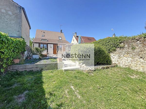 À acheter en Essonne - Maison individuelle - 3 chambres - sous-sol total - jardin - dépendance - vie de plain-pied -10 minutes à pied des commerces - 2 minutes à pied de l'école élémentaire - lycée et collège à proximité - 40 minutes de Paris en RER C.