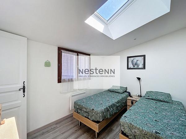 À acheter en Essonne - Maison individuelle - 3 chambres - sous-sol total - jardin - dépendance - vie de plain-pied -10 minutes à pied des commerces - 2 minutes à pied de l'école élémentaire - lycée et collège à proximité - 40 minutes de Paris en RER C.