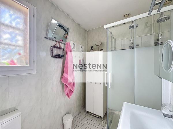 À acheter en Essonne - Maison individuelle - 3 chambres - sous-sol total - jardin - dépendance - vie de plain-pied -10 minutes à pied des commerces - 2 minutes à pied de l'école élémentaire - lycée et collège à proximité - 40 minutes de Paris en RER C.