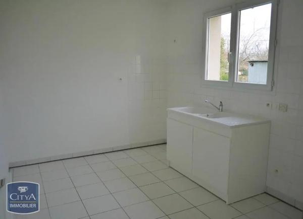 Maison à louer 4 pièces 93.06m² Beaumont Saint-Cyr (86490)