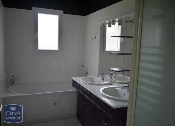 Maison à louer 4 pièces 93.06m² Beaumont Saint-Cyr (86490)