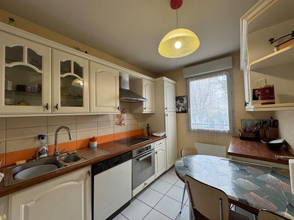 Vue cathédrale, terrasse plein Sud, confort et ascenseur pour cet appartement T4 !