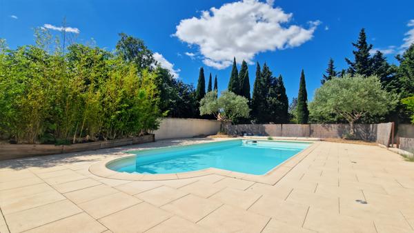Rochefort-du-Gard (30650) A vendre maison avec piscine à Rochefort du Gard