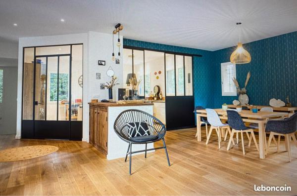 Maison spacieuse à vendre à Écully - 7 chambres, piscine et jardin