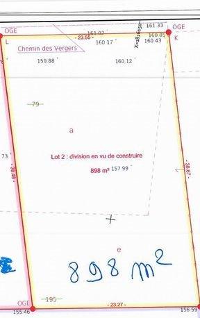 Terrain de 898 m²