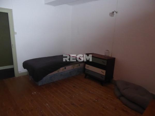 Villetoureix (24600) Esemble Immobilier comprenant, maison d'habitation, grandes dépendances, et terrain de 21900 m²