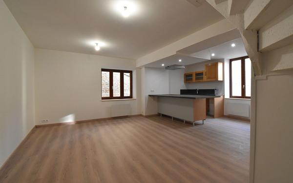 Maison à vendre    4 pièces •  Jujurieux