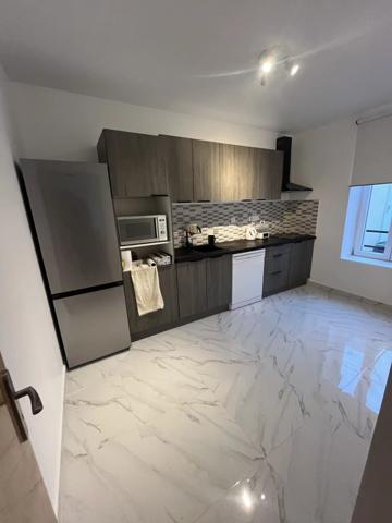 Vente                                                      Appartement
                        
                     2 pièces                      44 m2                     à Montreuil