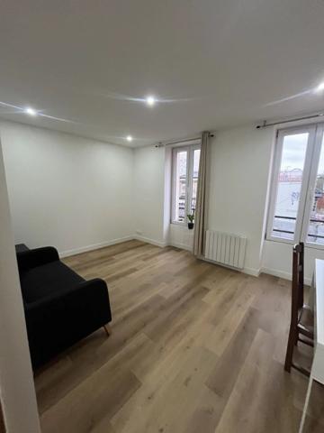 Vente                                                      Appartement
                        
                     2 pièces                      44 m2                     à Montreuil
