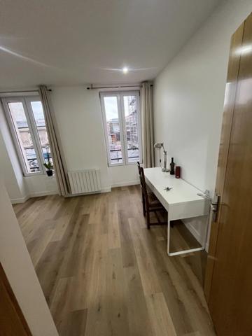 Vente                                                      Appartement
                        
                     2 pièces                      44 m2                     à Montreuil