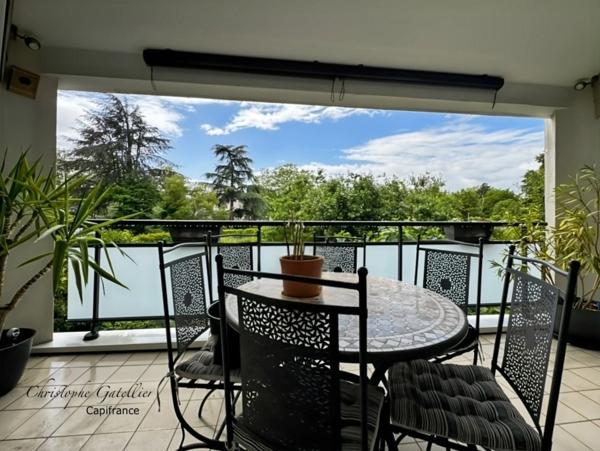 3 pièces rénové avec grand balcon – Résidence verdoyante et toutes commodités à pied