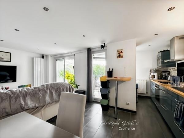 3 pièces rénové avec grand balcon – Résidence verdoyante et toutes commodités à pied