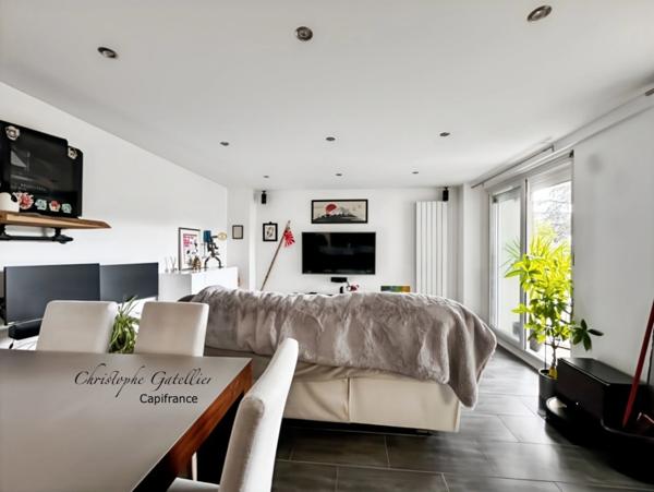 3 pièces rénové avec grand balcon – Résidence verdoyante et toutes commodités à pied