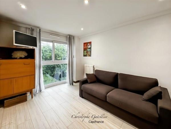 3 pièces rénové avec grand balcon – Résidence verdoyante et toutes commodités à pied