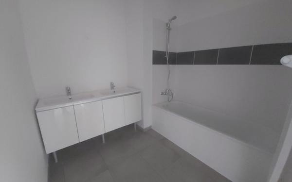 Appartement à louer    3 pièces •  Cogolin