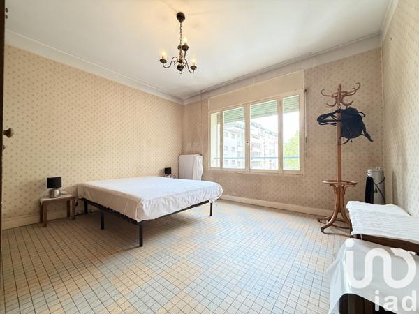 Appartement 3 pièces de 65 m² à Marseille (13006)